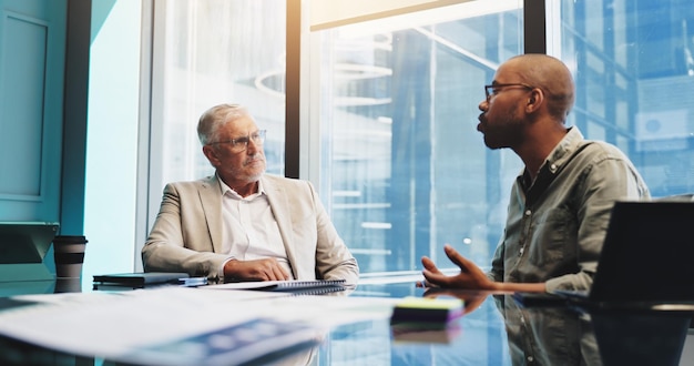 advisor talk with client